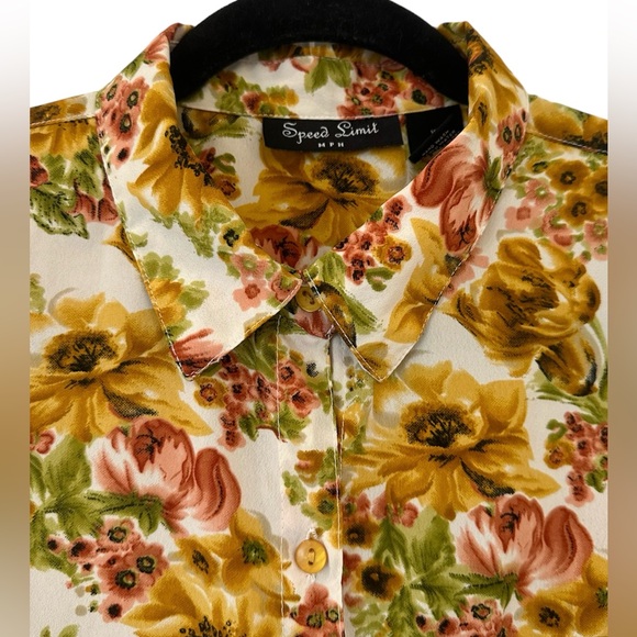 EUC WOMEN’S BUTTON DOWN BLOUSE - Picture 2 of 9